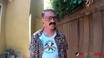 Curvy babe Samantha Mack calls up the handyman