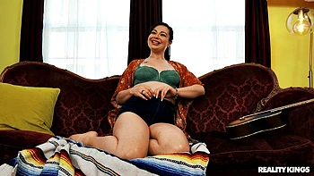 RK At Home: Siouxsie Q