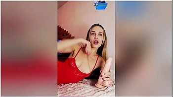 Krasnaya Koroleva Igraet Sos Voei Kiiskoi