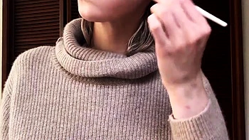 Trans girl does her makeup