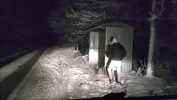 Przyjaciel męża rucha mnie przy drodze odwożąc do domu