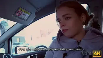 DEBT4k. Un jeune débiteur au visage mignon pense que le sexe vaut mieux que la peine