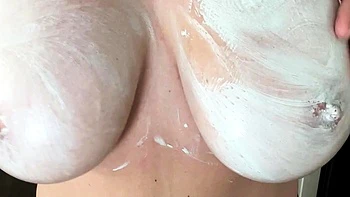Big Boobs MILF Do A Tit Fuck