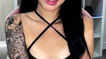 Japanese teen hikaru momose toys pussy solo