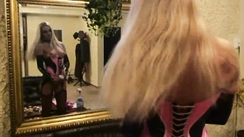Glamorous blonde with round ass Sandy Fantasy plays in solo