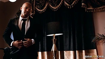 Athletic sporty brunette Gal Ritchie rammed in the missionary pose