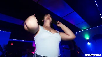 Awesome sideways pose fuck with a short-haired gf Lucy Lotus