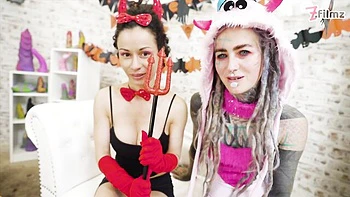 Tattooed girlfriend Anuskatzz and Stacy Bloom are enjoying their toys