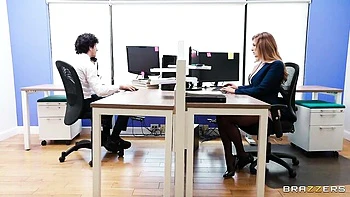 Toilet 3some fuck with a gorgeous white girlfriend Annie King