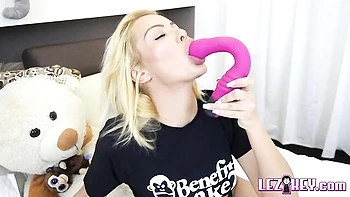 Good blonde hottie Cherry Kiss is fucking with a cute pink toy