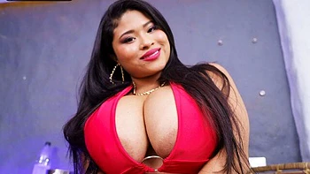 BBW chick with red lips Mishellxy is fucking with a nice dildo