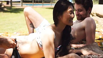 FMM outdoor passionate fuck with a young girlfriend Katana