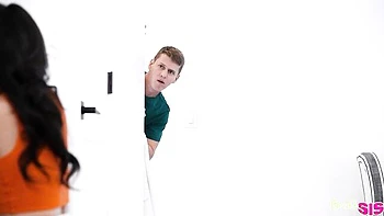 Asian teen with round ass Lulu Chu fucked in the missionary pose