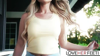 Watch easy-on-the-eyes Cherry Kiss and Blake Blossom's dirt