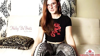 Easy-on-the-eyes chippie at 18-25 dirt