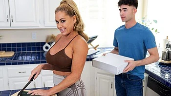 Watch tempting Taylor Vixxen's smut