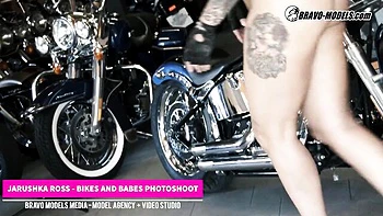 Milf scene with flashy Jarushka Ross from Bravo Models