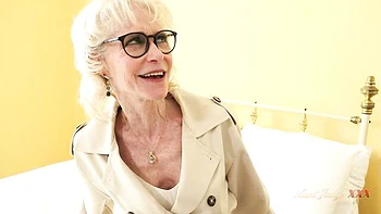 Provocative gill at amateur clip