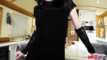 Smiling floozy's babe clip