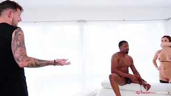 Nicole Doshi And Comic Ryan Pownall - Behind The - Nicol Taylor