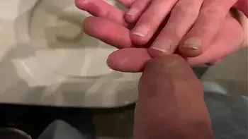 I keep his Dick when he Pee and next washing my hands in pissing