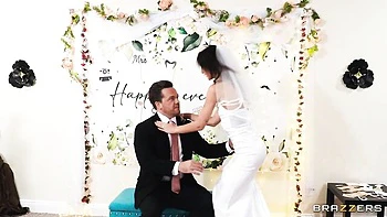 Hard FMM fuck in the missionary pose with an awesome Liz Jordan