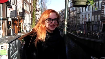 Malicia, 24 years old, cam-girl with various talents... - Jacquie et Michel TV