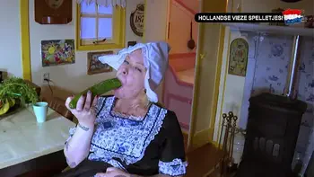 Komkommer neuken, sex met een Nederlandse MILF! - Dutch Dirty Games