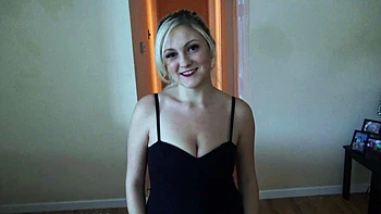 Young blonde fingers and toys her pussy on web cam