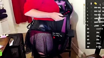 Big tit MILF loves to show off her big boobs