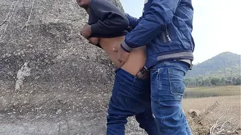 Hottest Indian Couple Sex at Outdoor - Sex at Open Public Place - River Side Sex Video in Hindi