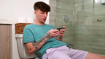 Ethan Seeks banged Lucy Lotus's shaved pussy in missionary