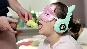 ICE CREAM TASTE GAME with big cheat on 18 year old blindfolded girl's best friend -XSanyAny