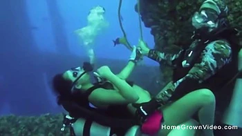 Mickaela And Lars Do Underwater Hardcore - Mickaela And Lars Do Underwater Hardcore