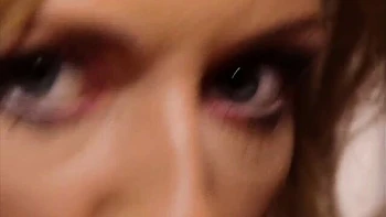 An awesome blonde babe Sylvie Taylor gives a good blowjob