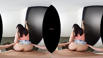 Sex-Starved Voluptuous Wife Pays Me a Booty Call