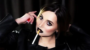 Young amateur teen in solo masturbation getting kinky