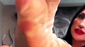 Amateur Foot Fetish Girlfriend Sucks and gives a Footjob