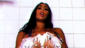 Love Chat Big Boobs Brunette Masturbating For Cam