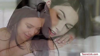 Home services masseuse eats the wet pussy of client