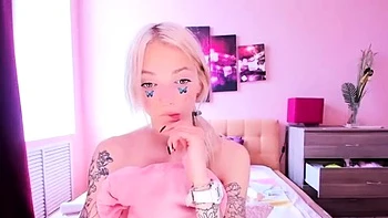 CLOSE UP OF TEENS PARADISE