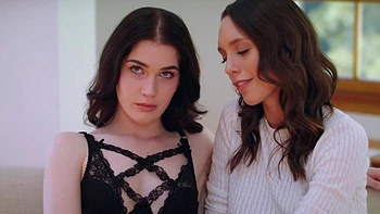 Hot threesome action with Jade Nile and Evelyn Claire