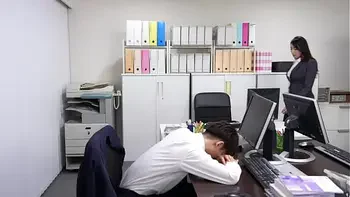 おばさん女上司と残業セックス中出しオフィス 小早川怜子