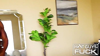 Iris & Lucy esposas japonesas com creampie e boquete nos pés