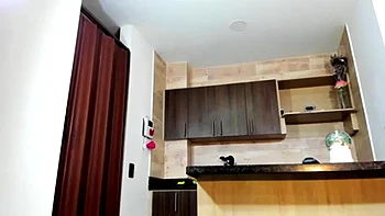 Asiatischer Babe mit fettem Arsch auf OnlyFans