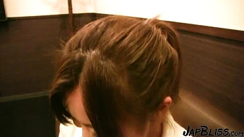 Jeune salope asiatique amateur en HD