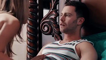 Meia-irmã fode forte de quatro e cowgirl com boquete