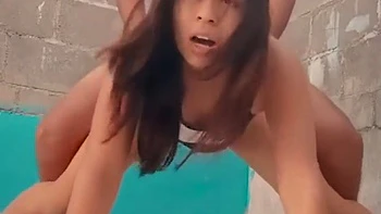 Индийский брюнет каменщик трахает по-любительски