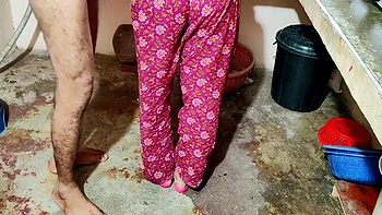 Деси мачехи трахают мальчиков в домашнем любительском видео