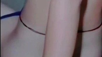 Sola en casa, chica desi cachonda llama a su amigo para follar